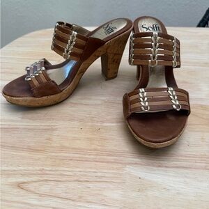 Sofft Women's Tan and Gold Heeled Sandals